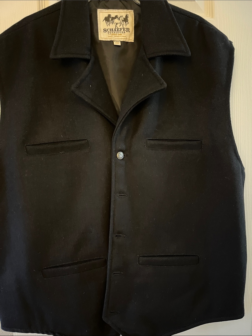 SCHAEFER OUTFITTER Men's Black Wool Vest
SIZE XXXL